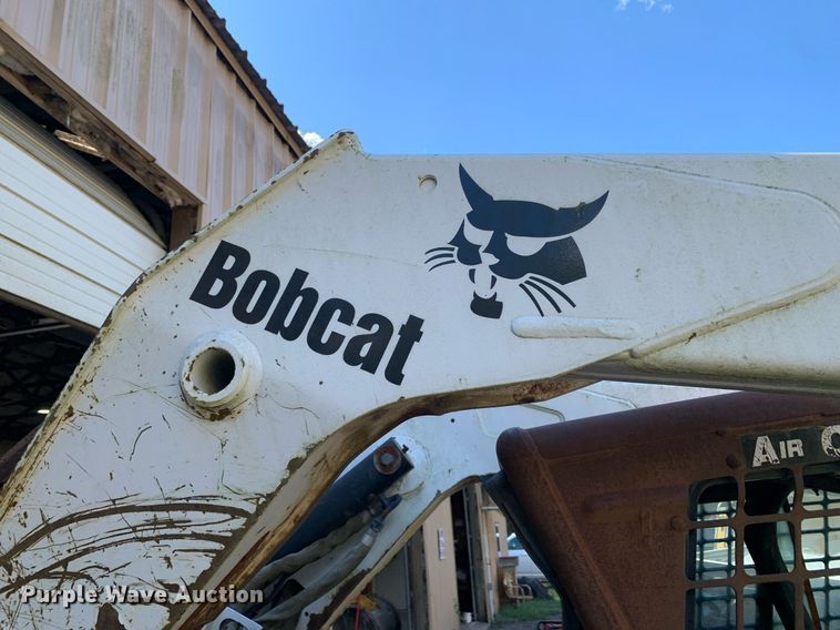 image for item JT9742 2004 Bobcat  S250 skid steer loader