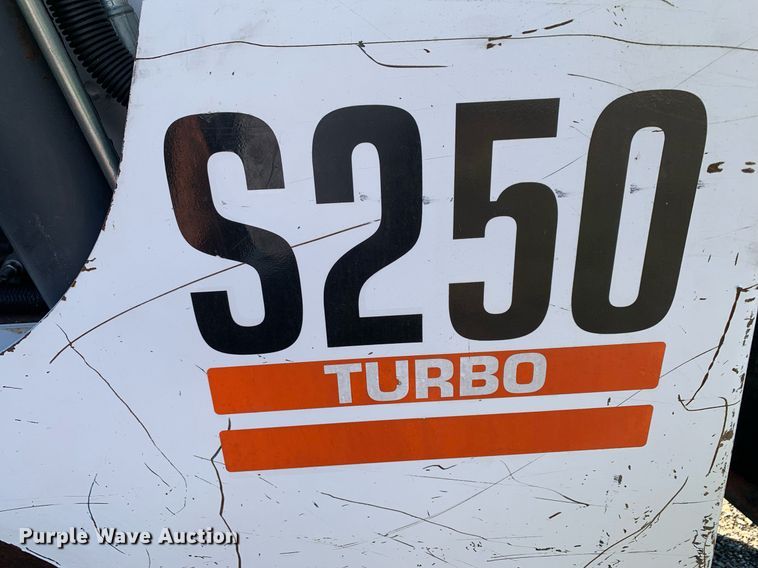 image for item JT9742 2004 Bobcat  S250 skid steer loader