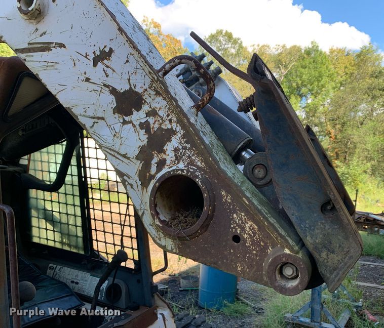 image for item JT9742 2004 Bobcat  S250 skid steer loader