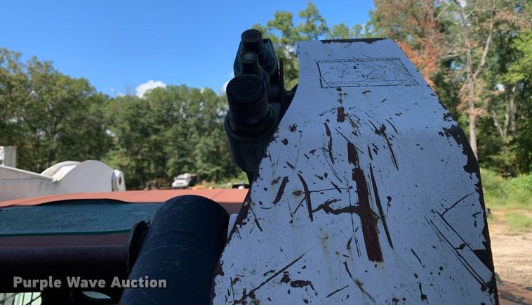 image for item JT9742 2004 Bobcat  S250 skid steer loader