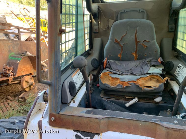 image for item JT9742 2004 Bobcat  S250 skid steer loader