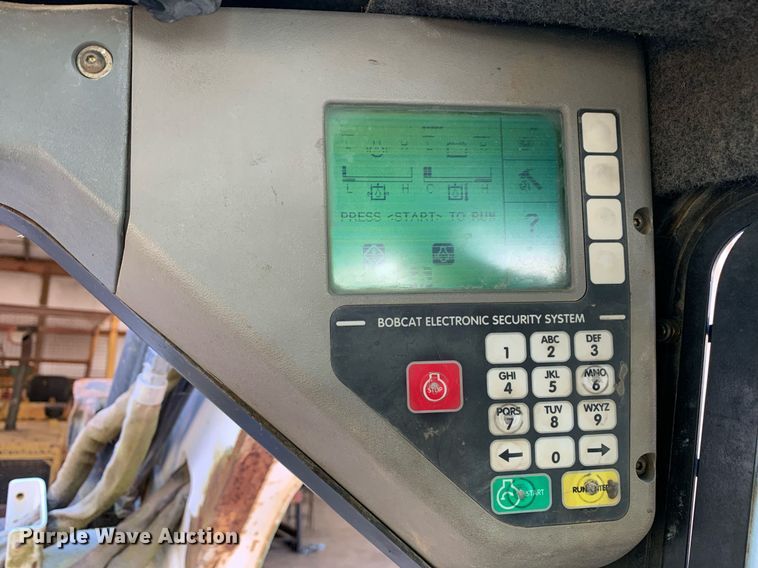 image for item JT9742 2004 Bobcat  S250 skid steer loader