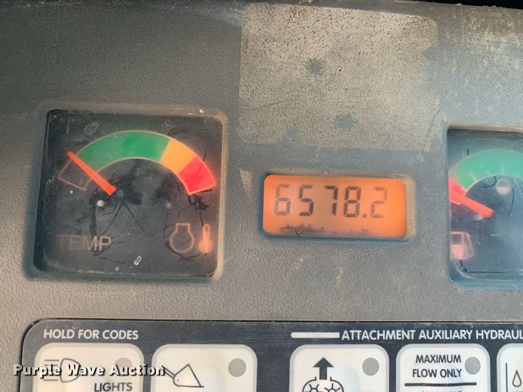 image for item JT9742 2004 Bobcat  S250 skid steer loader