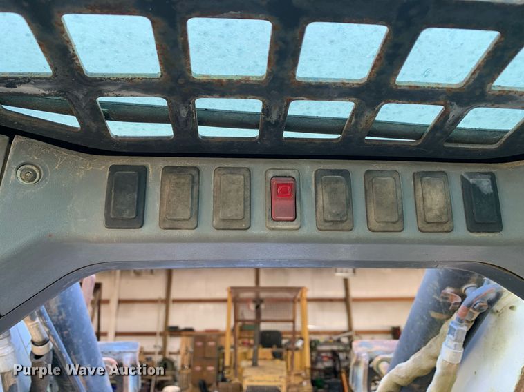 image for item JT9742 2004 Bobcat  S250 skid steer loader