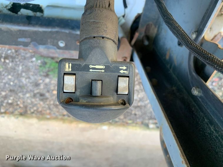 image for item JT9742 2004 Bobcat  S250 skid steer loader