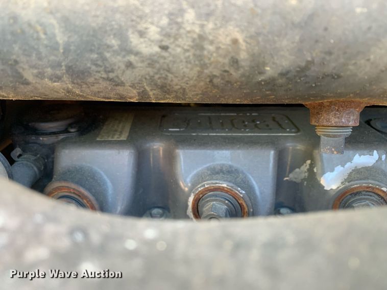 image for item JT9742 2004 Bobcat  S250 skid steer loader