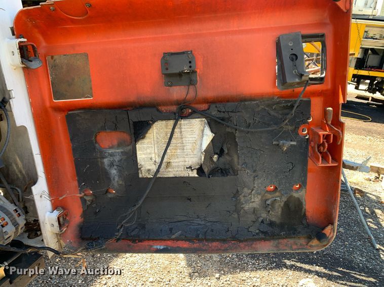 image for item JT9742 2004 Bobcat  S250 skid steer loader