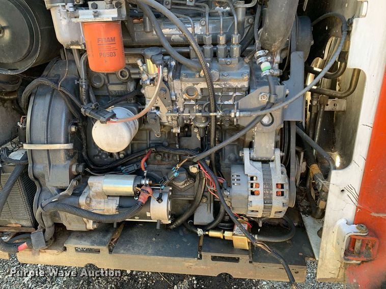 image for item JT9742 2004 Bobcat  S250 skid steer loader