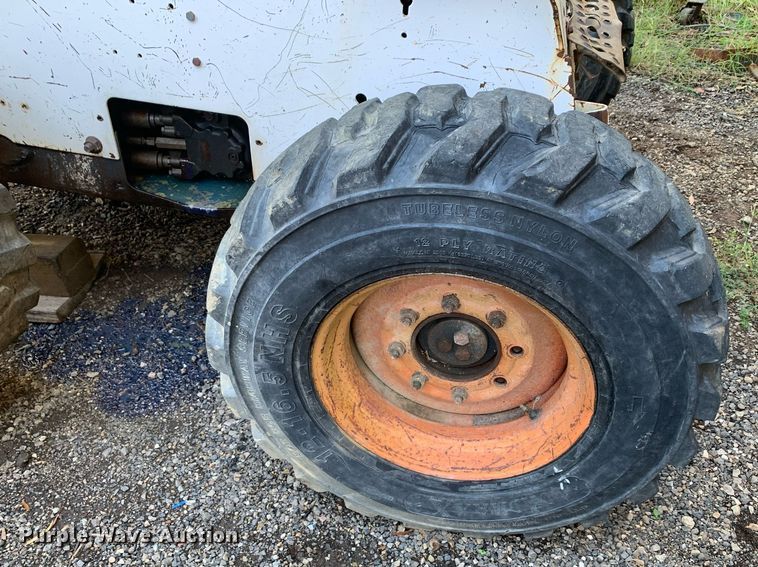 image for item JT9742 2004 Bobcat  S250 skid steer loader