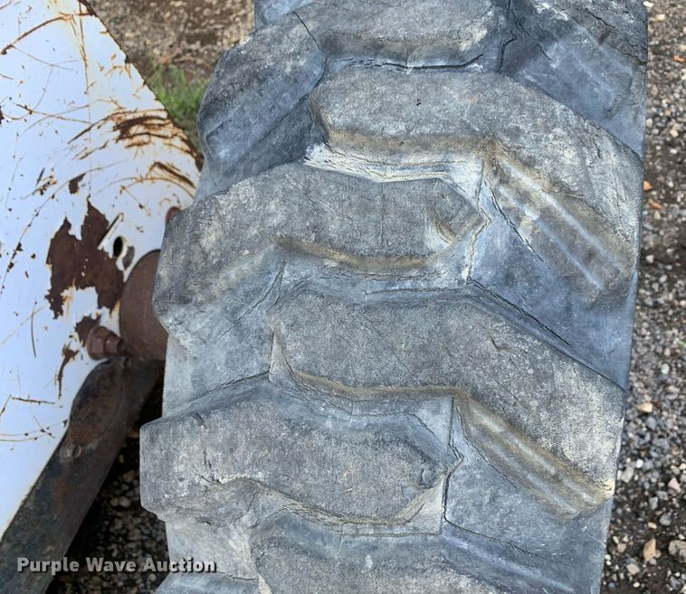 image for item JT9742 2004 Bobcat  S250 skid steer loader