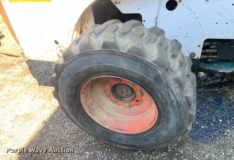 image for item JT9742 2004 Bobcat  S250 skid steer loader