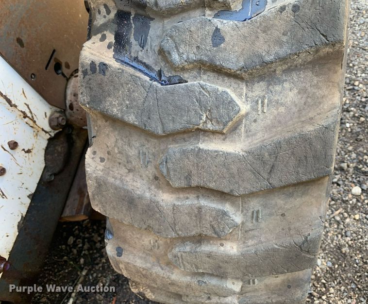 image for item JT9742 2004 Bobcat  S250 skid steer loader