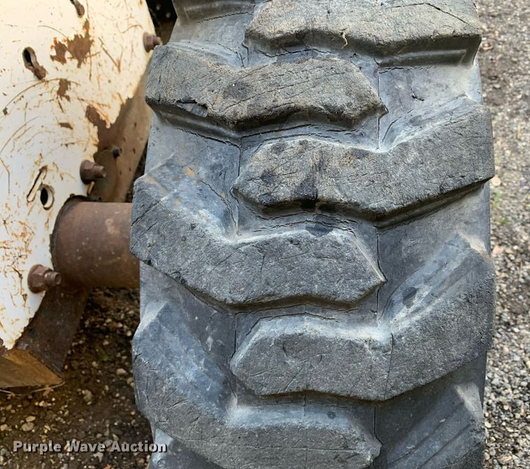 image for item JT9742 2004 Bobcat  S250 skid steer loader