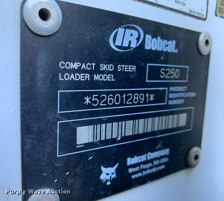 image for item JT9742 2004 Bobcat  S250 skid steer loader