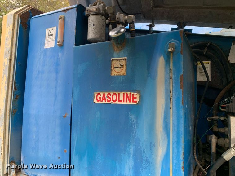 image for item JT9744 1992 Genie S-60 boom lift