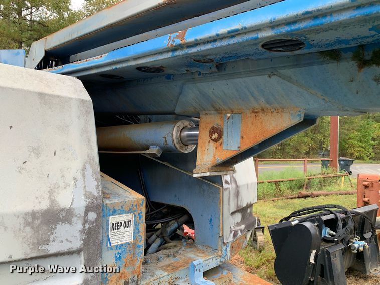 image for item JT9744 1992 Genie S-60 boom lift