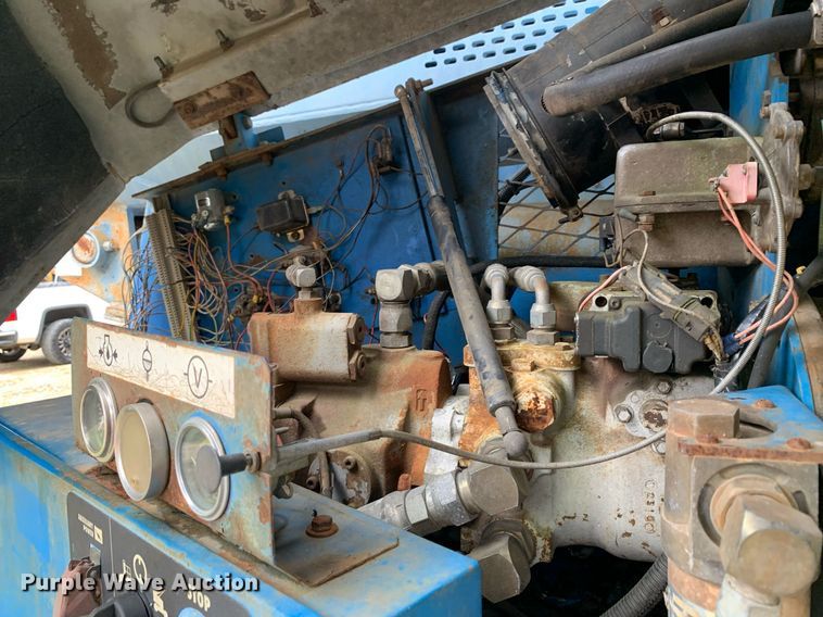 image for item JT9744 1992 Genie S-60 boom lift