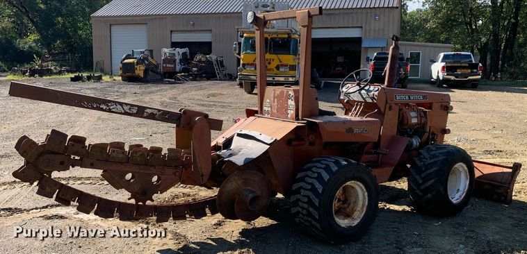 image for item JT9748 Ditch Witch  R40 trencher