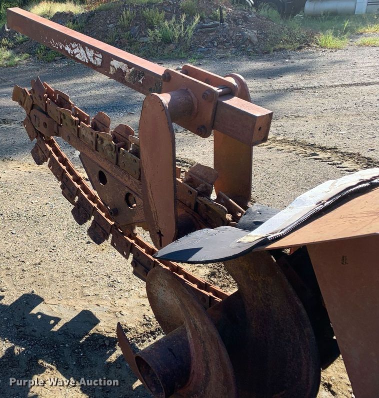 image for item JT9748 Ditch Witch  R40 trencher