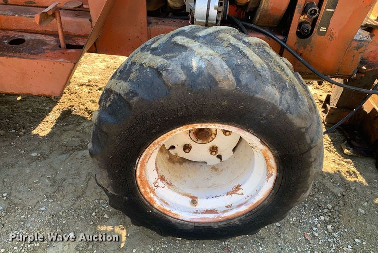 image for item JT9748 Ditch Witch  R40 trencher