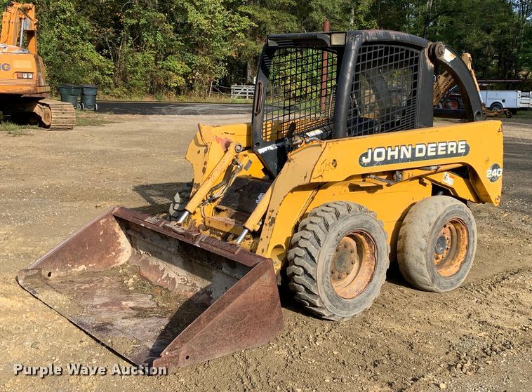 image for item JT9750 1999 John Deere  240 skid steer loader