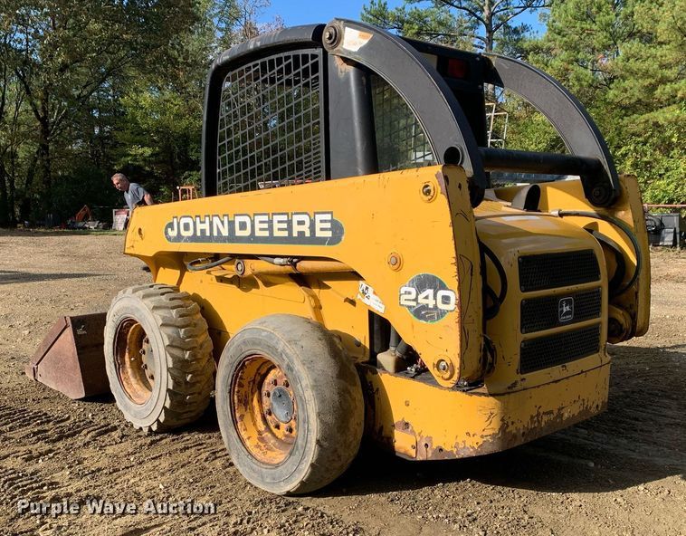 image for item JT9750 1999 John Deere  240 skid steer loader