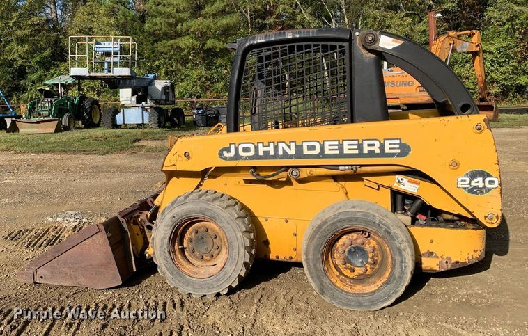image for item JT9750 1999 John Deere  240 skid steer loader