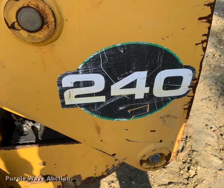 image for item JT9750 1999 John Deere  240 skid steer loader