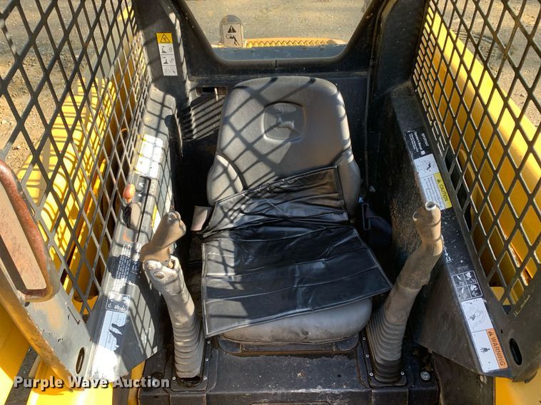 image for item JT9750 1999 John Deere  240 skid steer loader