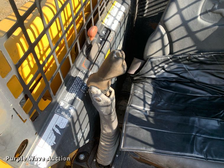 image for item JT9750 1999 John Deere  240 skid steer loader