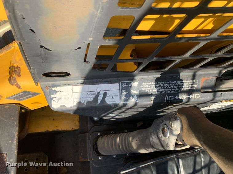 image for item JT9750 1999 John Deere  240 skid steer loader