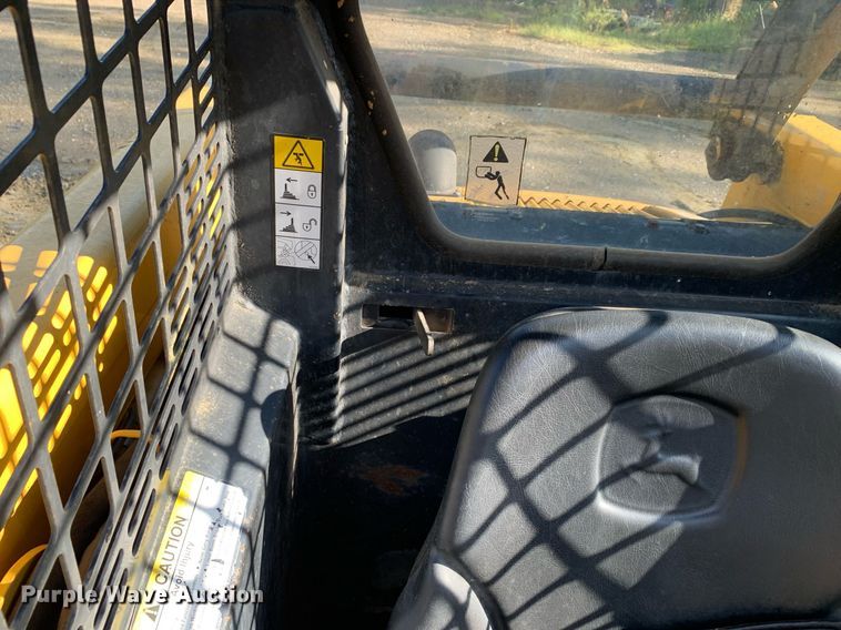 image for item JT9750 1999 John Deere  240 skid steer loader