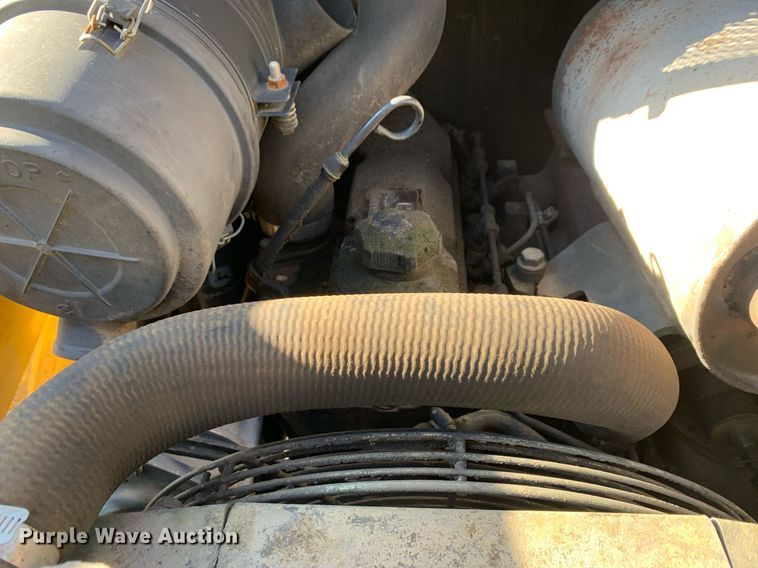 image for item JT9750 1999 John Deere  240 skid steer loader