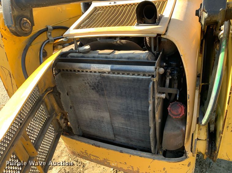 image for item JT9750 1999 John Deere  240 skid steer loader