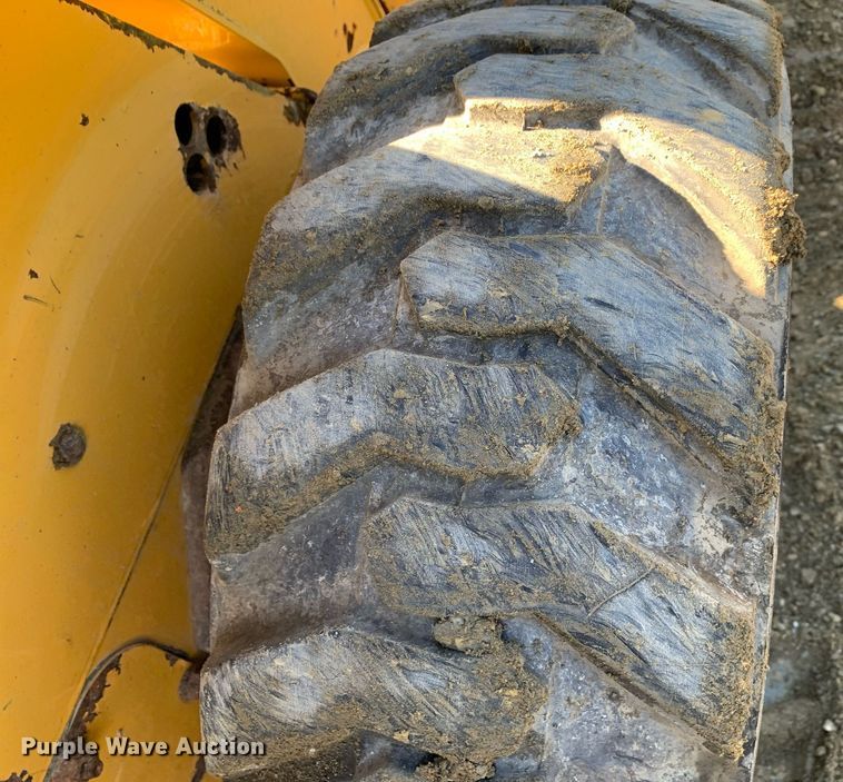 image for item JT9750 1999 John Deere  240 skid steer loader