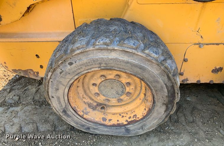 image for item JT9750 1999 John Deere  240 skid steer loader