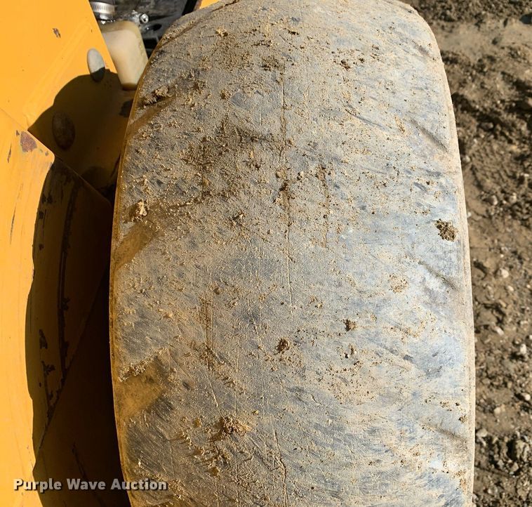 image for item JT9750 1999 John Deere  240 skid steer loader