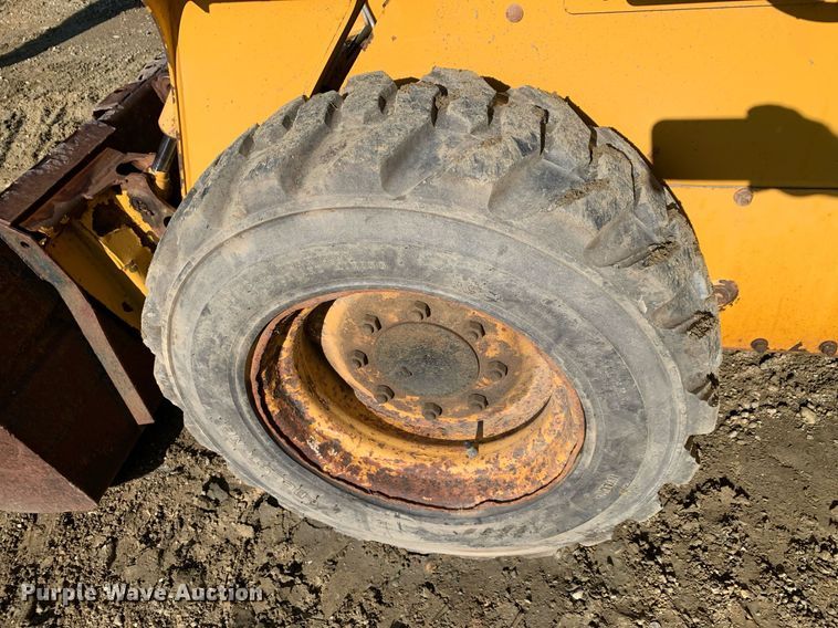 image for item JT9750 1999 John Deere  240 skid steer loader