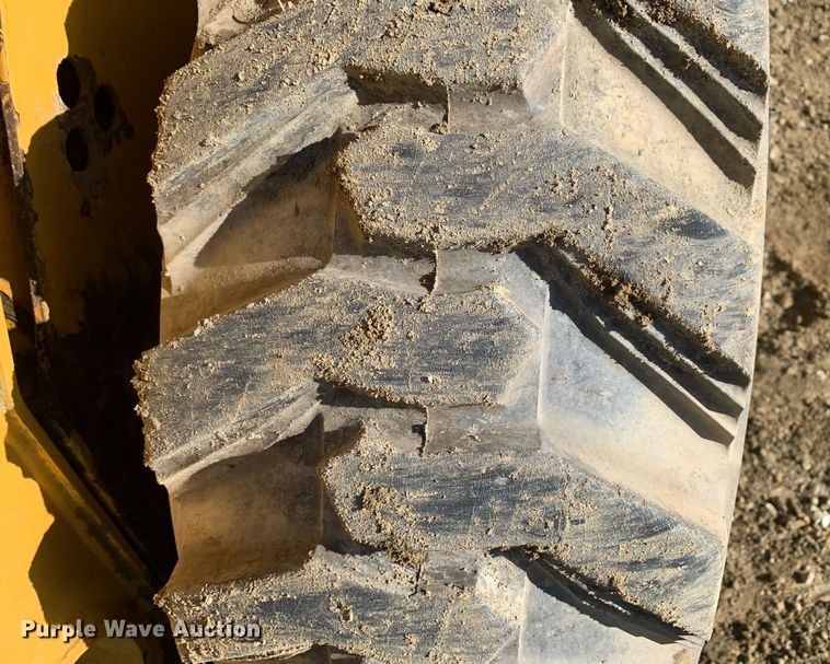 image for item JT9750 1999 John Deere  240 skid steer loader