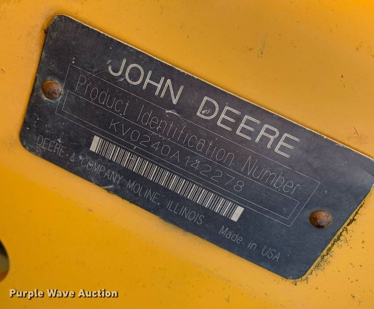 image for item JT9750 1999 John Deere  240 skid steer loader