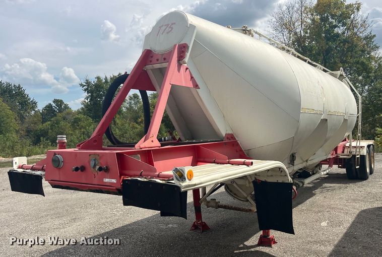 image for item LC9184 1978 Fruehauf HAP-F2-J 985 tank trailer