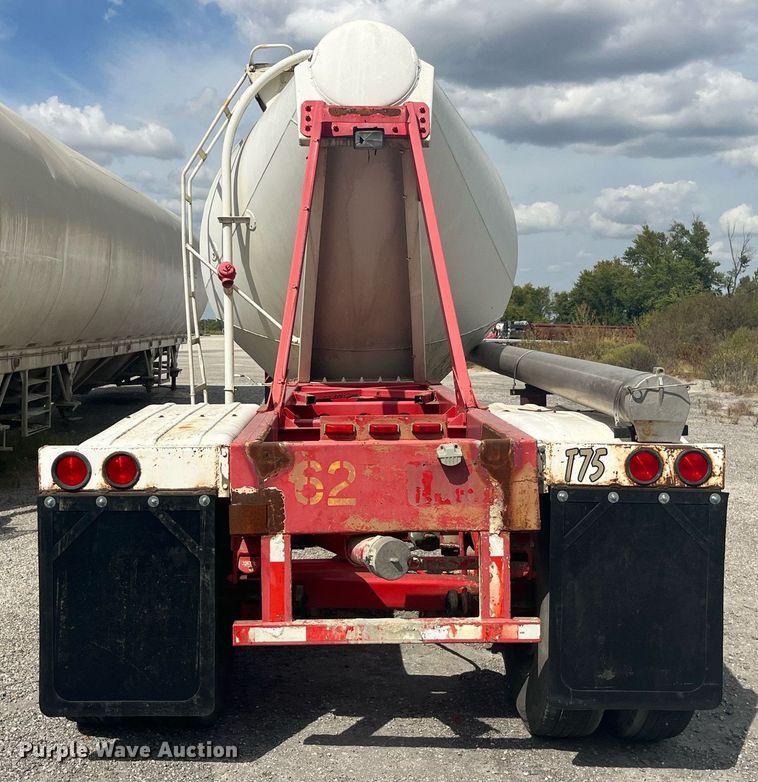 image for item LC9184 1978 Fruehauf HAP-F2-J 985 tank trailer