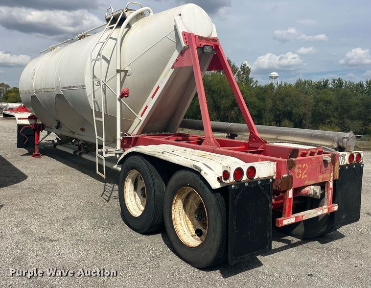 image for item LC9184 1978 Fruehauf HAP-F2-J 985 tank trailer