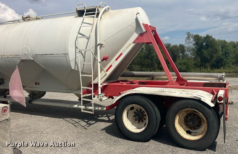 image for item LC9184 1978 Fruehauf HAP-F2-J 985 tank trailer