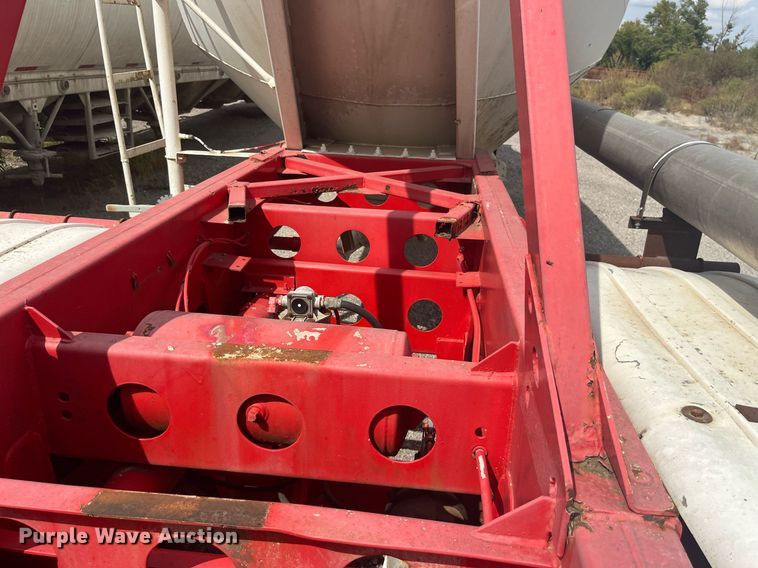 image for item LC9184 1978 Fruehauf HAP-F2-J 985 tank trailer