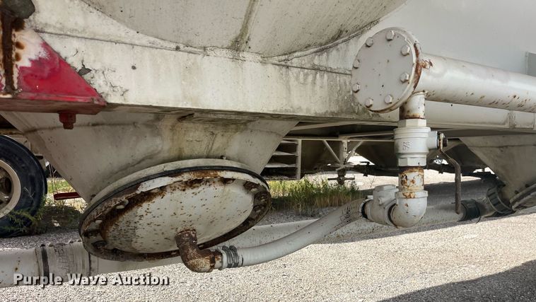 image for item LC9184 1978 Fruehauf HAP-F2-J 985 tank trailer