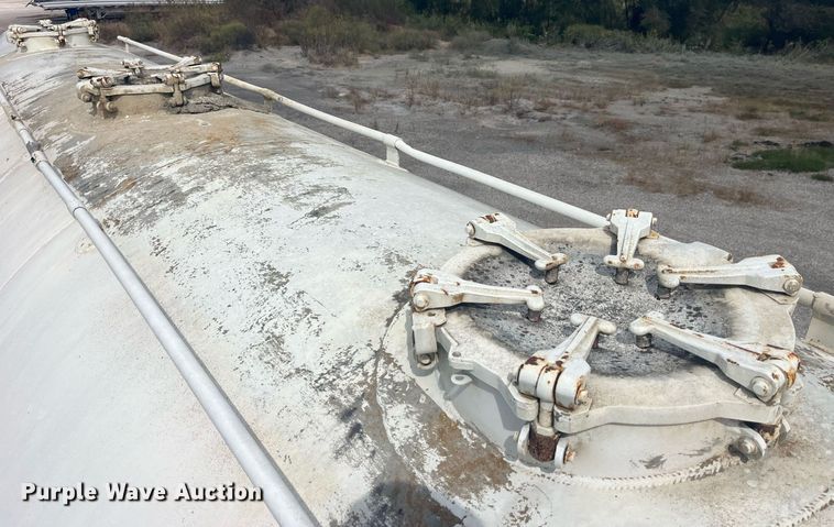 image for item LC9184 1978 Fruehauf HAP-F2-J 985 tank trailer