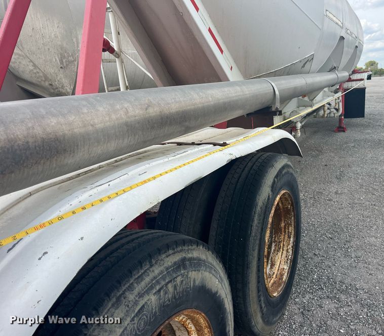 image for item LC9184 1978 Fruehauf HAP-F2-J 985 tank trailer