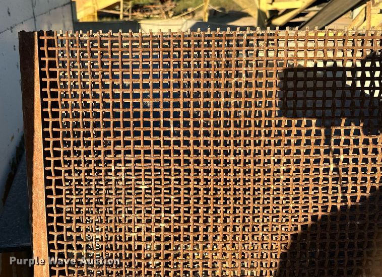 image for item LR9474 (3) screen decks