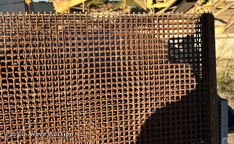 image for item LR9474 (3) screen decks